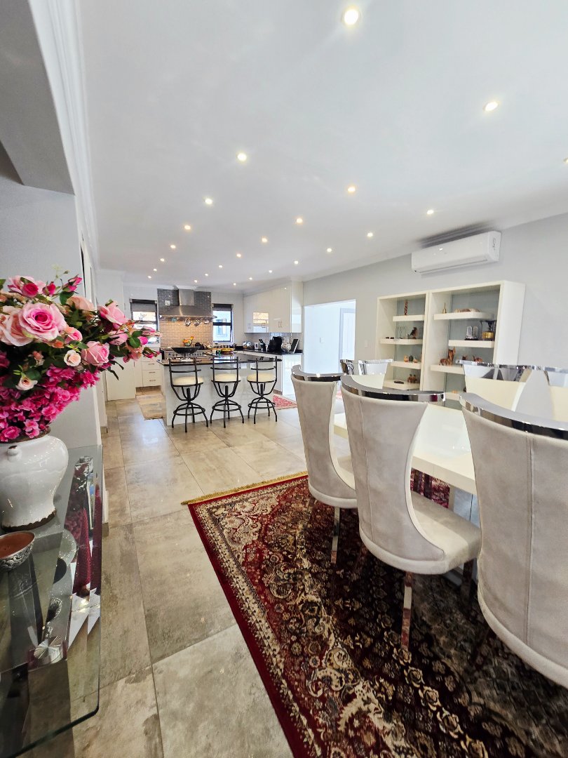 6 Bedroom Property for Sale in Wilkoppies North West